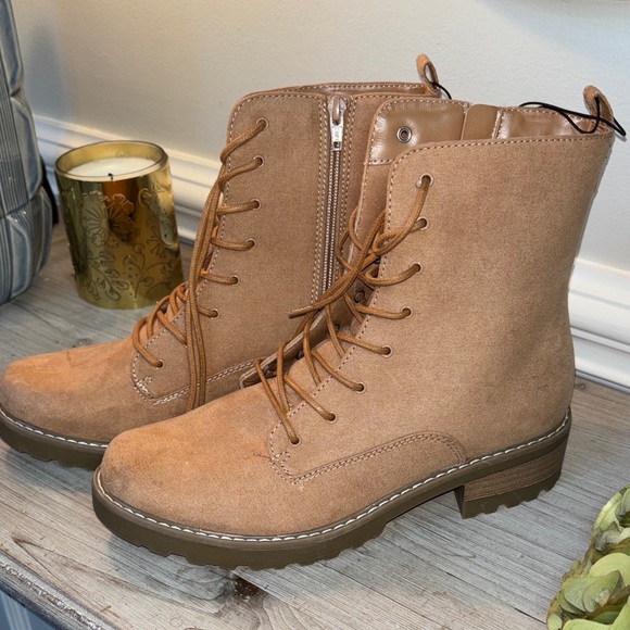 NWT Universal Thread Ophelia Lace Up Boots - Picture 3 of 9